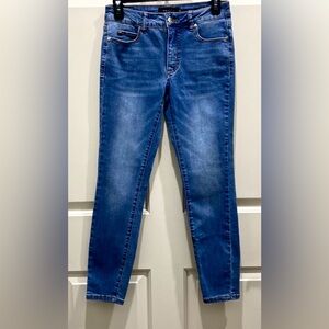 Tahari Chloe Fit Solution Skinny 2 Classic Preppy Chic Everyday Denim Blue Jeans